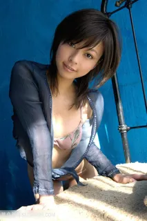 日本短发美少女性感写真图片