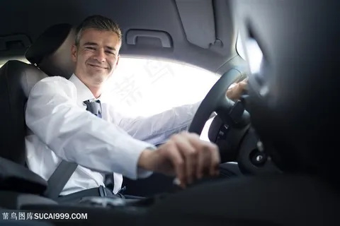 手势开车的帅哥男士高清图片 手势开车的帅哥男士高清图片