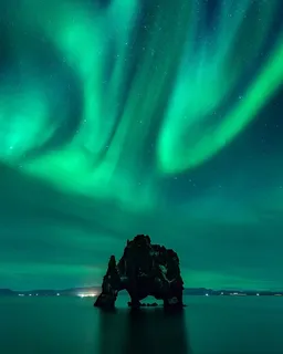 绿色极光壁纸图片