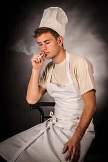 厨师抽烟图片