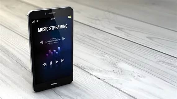 地板上的黑色手机