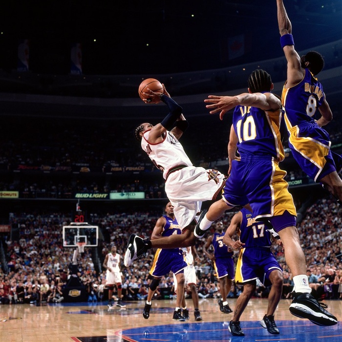 艾弗森一打三上篮