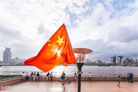 上海浦东滨江大道日落国旗