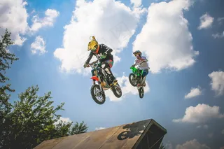 摩托车竞技图片