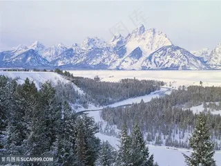 雪山湖畔美景壁纸
