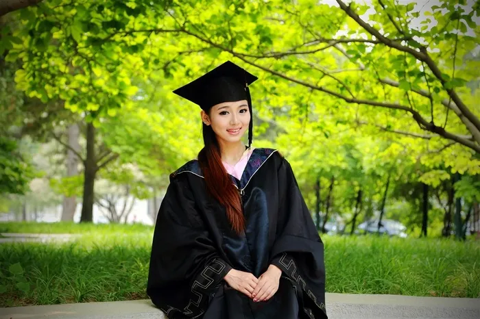 毕业季清秀美女大学毕业生高清图片