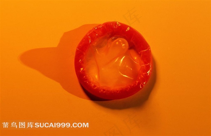 计生用品 灯光下的避孕套高清大图