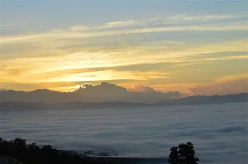 红遍东方天空云彩风景图片 红遍东方天空云彩风景图片