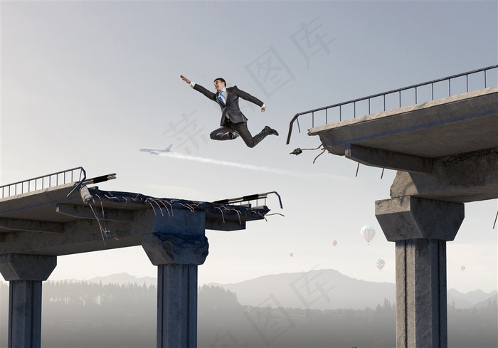 跳过断桥的男人