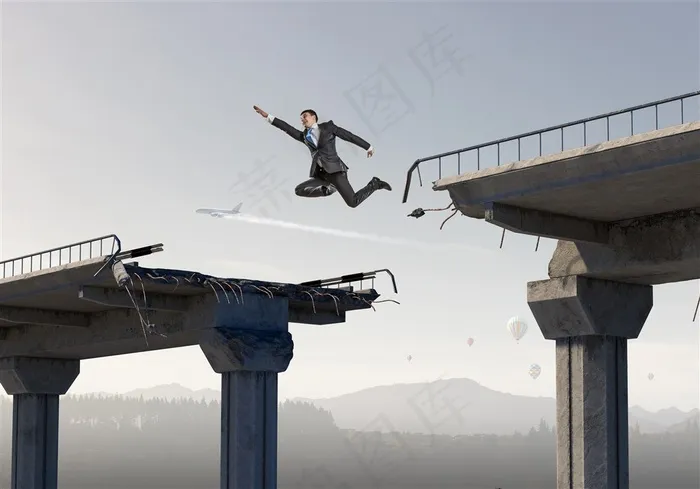 跳过断桥的男人