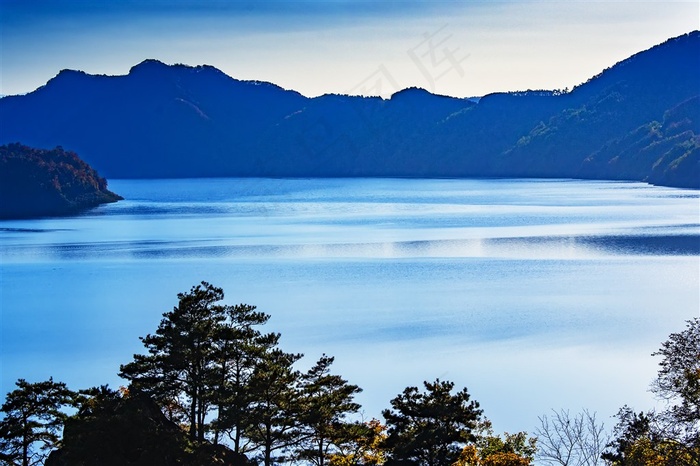 唯美的水墨风景素材