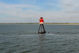 海上航海灯塔图片