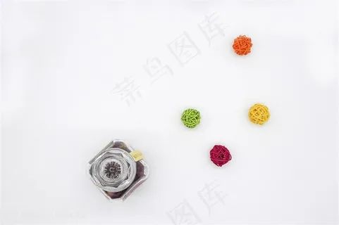 瓶子与藤球背景图