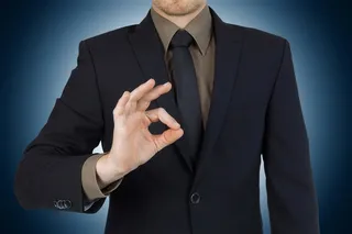 做OK手势的男人图片