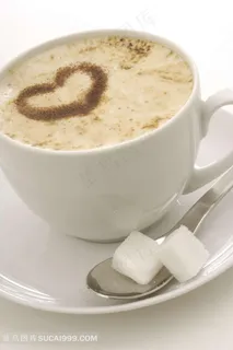 心形拉花的卡布奇诺咖啡