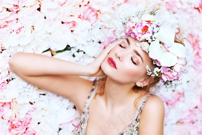 花海中的国外美女