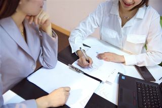 团队会议商讨高清图片