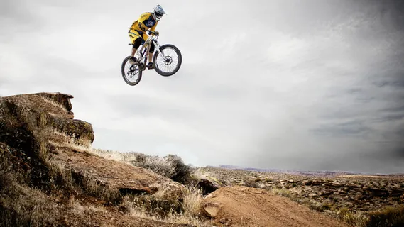 山地自行车极限运动竞技刺激健身