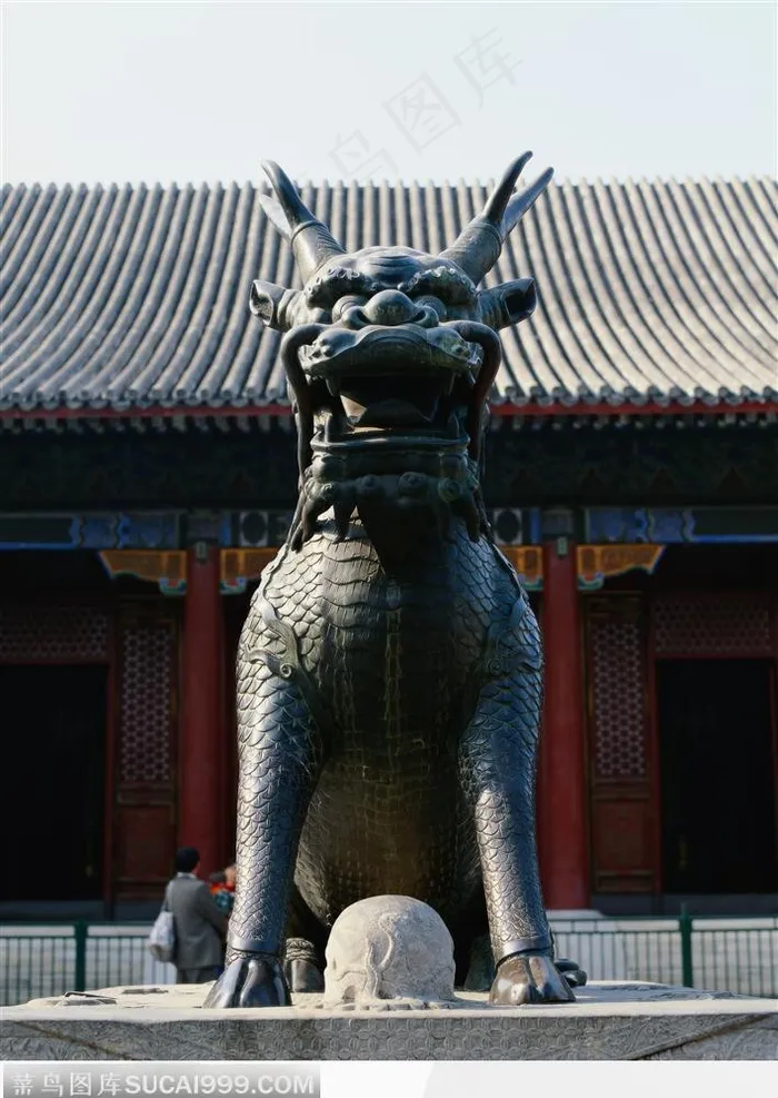 颐和园正门(东宫门)前青铜麒麟