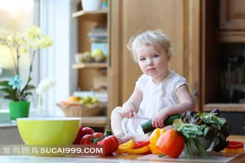 儿童系列 - 可爱的孩子和新鲜的蔬菜