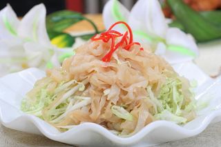 白菜芯拌蜇皮 12元