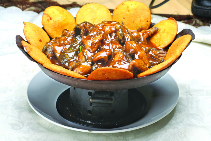 铁锅鲶鱼饼子