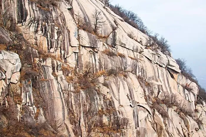 岩石山图片