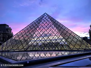 法国卢浮宫外景