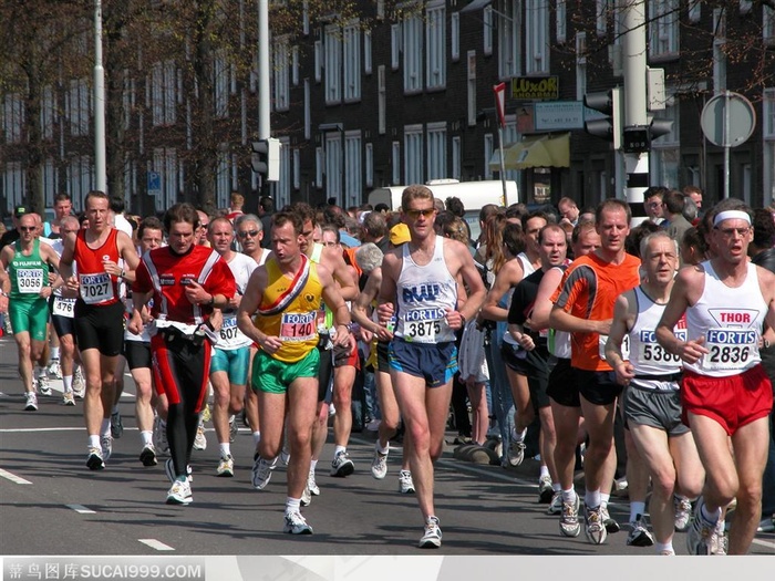 比赛运动-参加马拉松的运动员