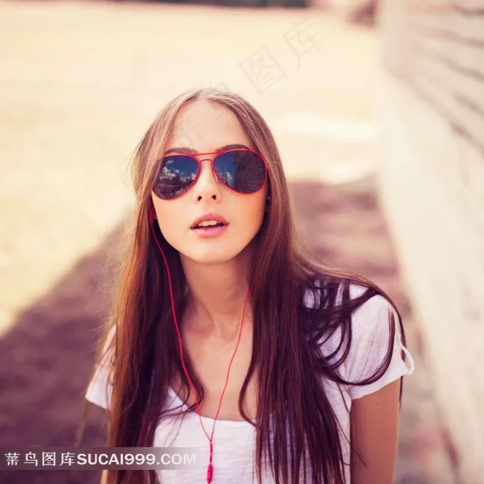 戴着墨镜的美女