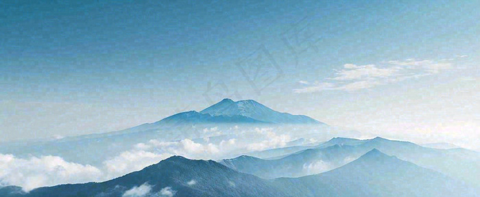 雪山山脉云层云端意境冰山，自然风景冬天蓝天白云摄影图(1712x704)