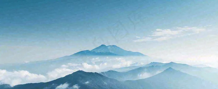 雪山山脉云层云端意境冰山，自然风景冬天蓝天白云摄影图(1712x704)