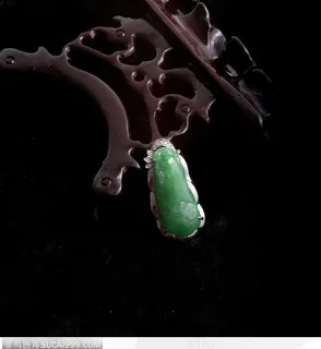 传统工艺-漂亮的翡翠装饰物