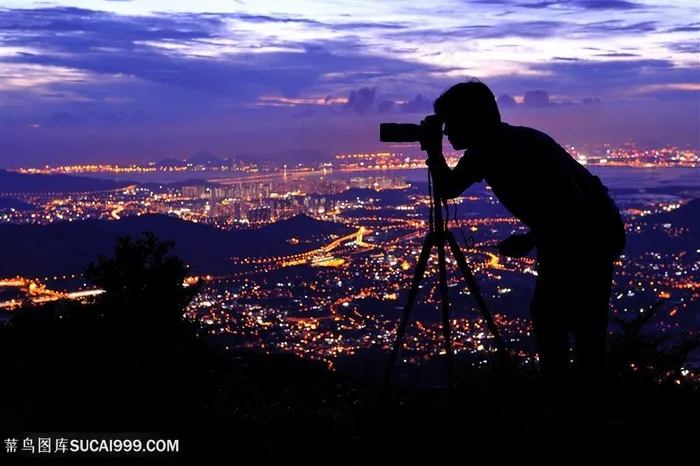 繁华都市夜景与摄影师高清图片