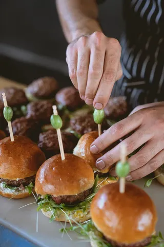 黄色美味汉堡摄影素材