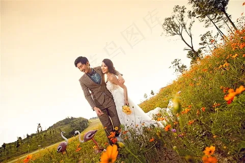 浪漫恋人春天田野婚纱外拍高清摄影