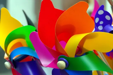 彩虹色风车图片 彩虹色风车图片