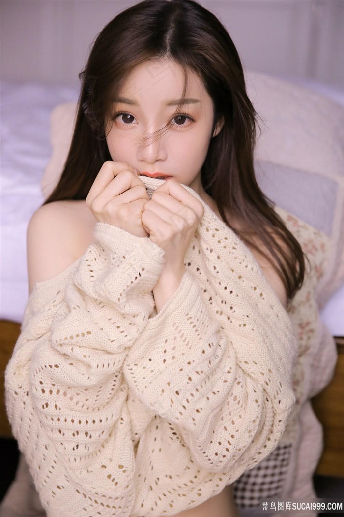 *颜值清纯白嫩女神生活照写真图片