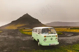 户外旅行小巴士图片