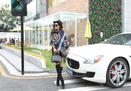 户外丝巾模特写真摄影