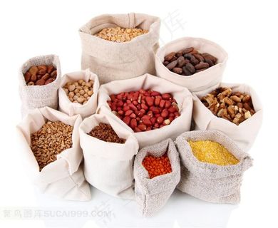 袋子里的各种美味食材特写