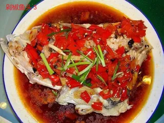 红椒鱼头美食元素菜品