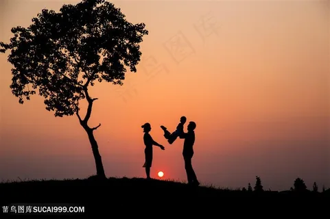 夕阳下的一家人剪影家庭图片