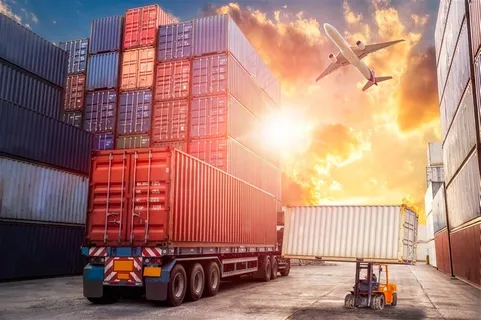 高速行驶的大货车高清图片