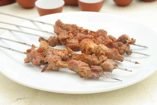 羊肉串大4元小2元 (5)