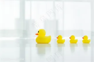 小黄鸭卡通趣味简约背景素材