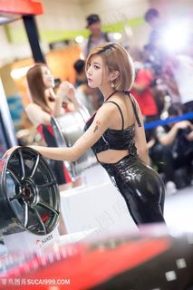 韩国性感车模美女许允美高清图片