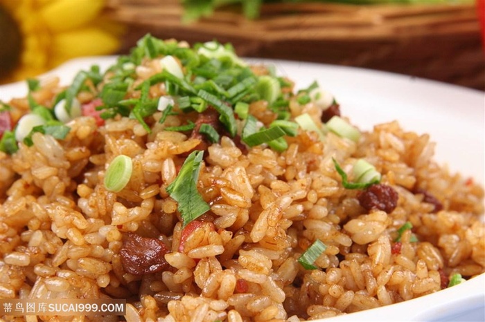 中华美食牛肉炒饭实拍摄影图