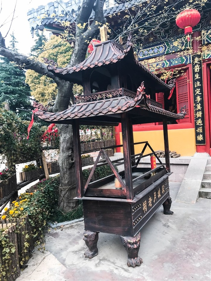 寺庙香炉图片