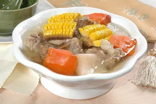  咸棒骨玉米炖萝卜
